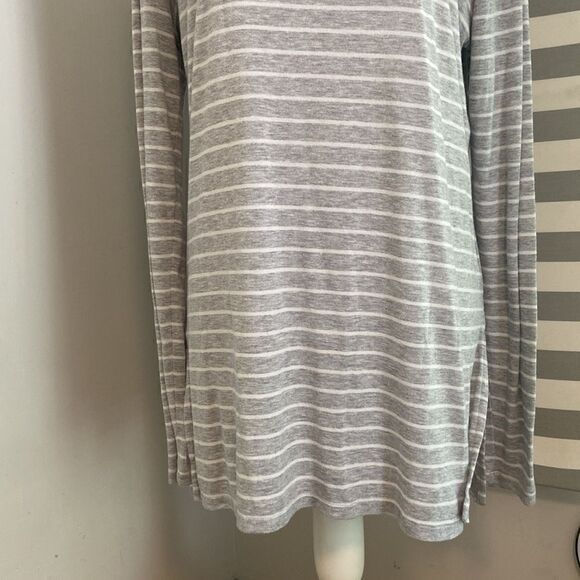 Athleta Light Gray & White Striped Threadlight Layering Top Size Medium - Picture 3 of 9